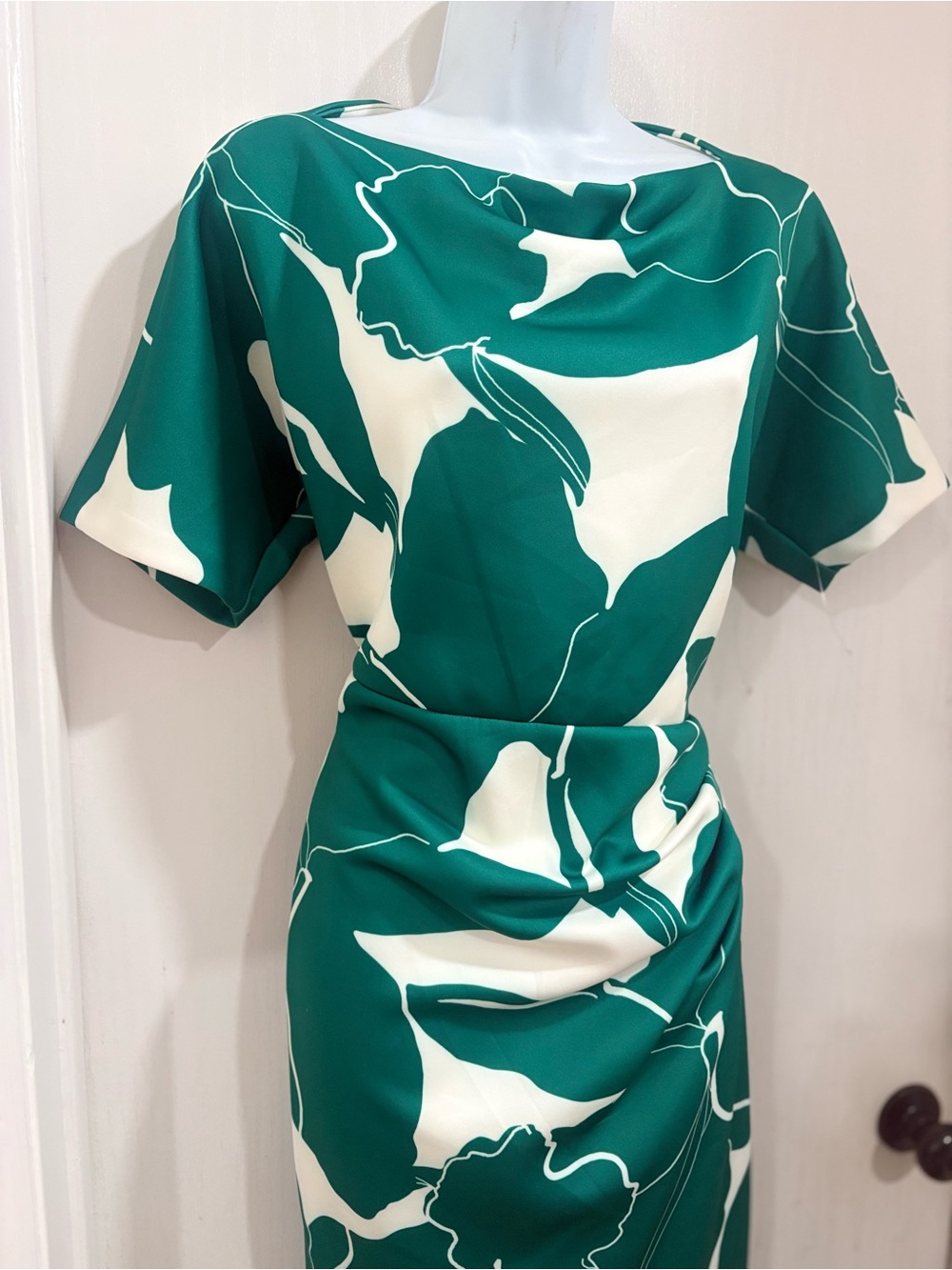 Donna Karan Green & Cream Floral Print Sheath Dress - Picture 2 of 6